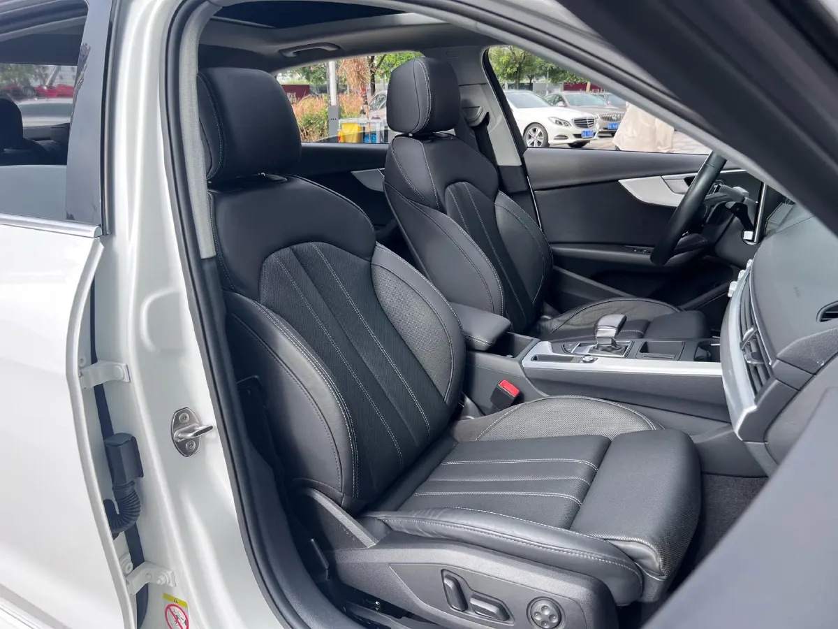 2020 Audi A4L 2.0T 190HP L4 7DCT,autocango,china used car exporter,china ev exporter,chinese used car exporter,chinese used ev exporter