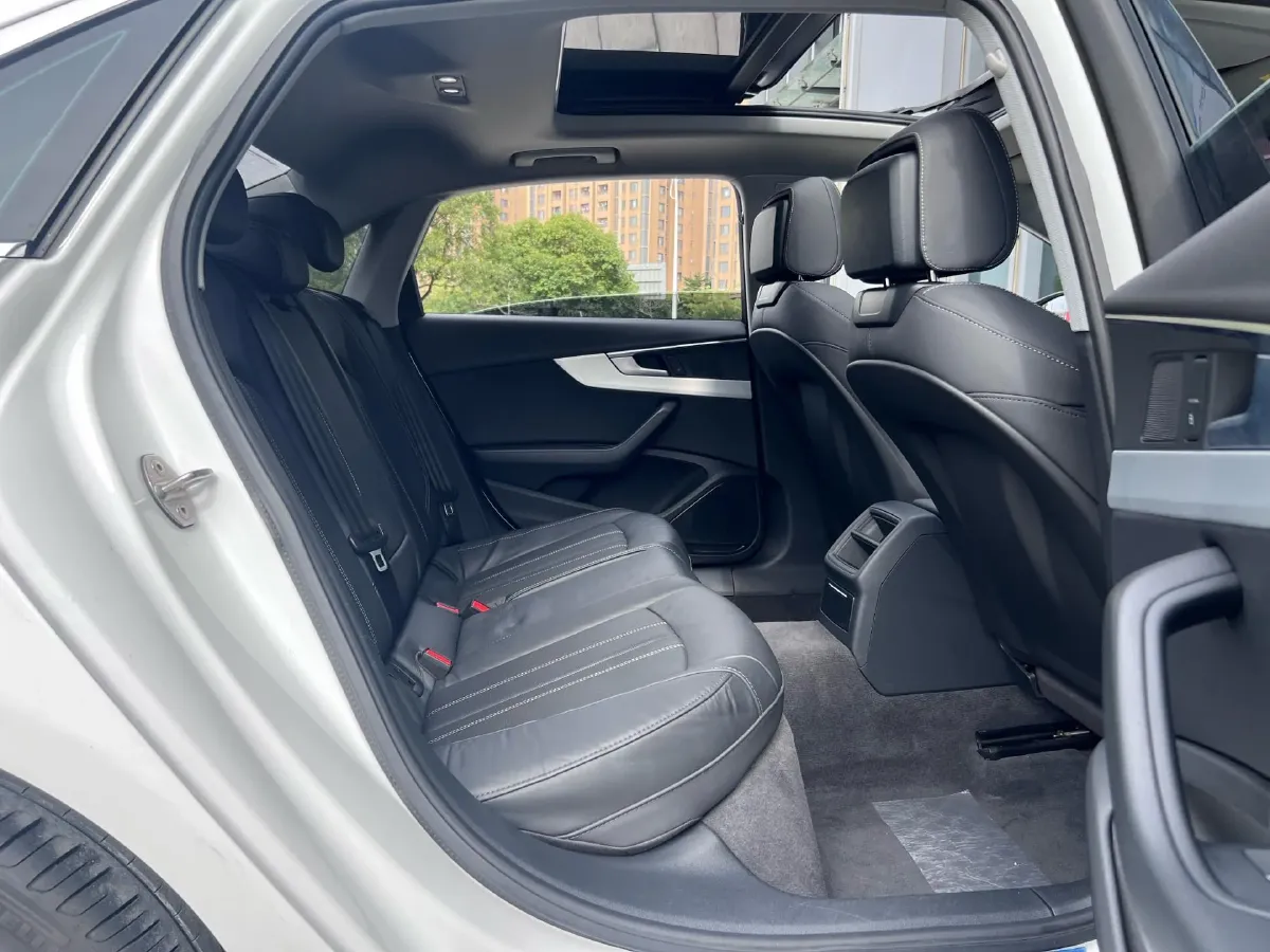 2020 Audi A4L 2.0T 190HP L4 7DCT,autocango,china used car exporter,china ev exporter,chinese used car exporter,chinese used ev exporter