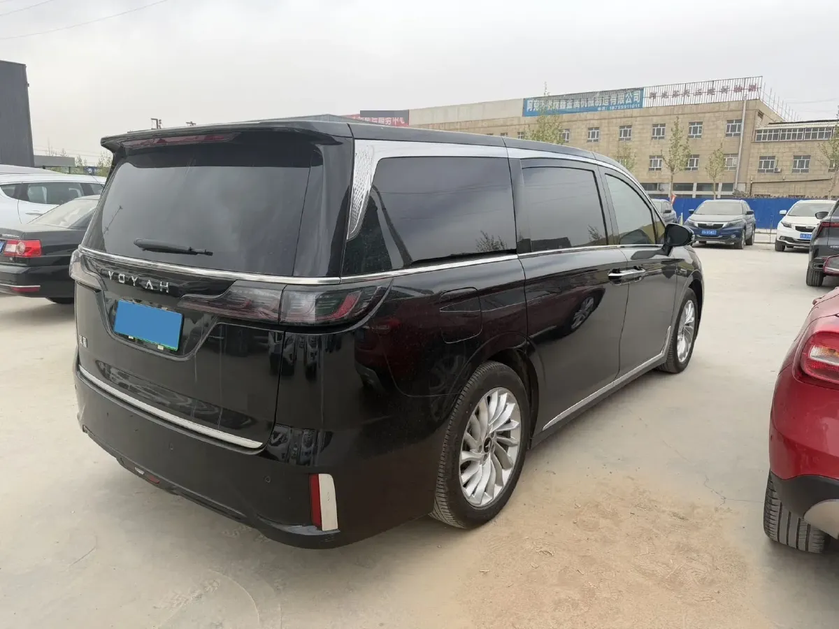 2022 Voyah Dream 1.5T 136HP L4 PHEV 25.57KWH,autocango,china used car exporter,china ev exporter,chinese used car exporter,chinese used ev exporter