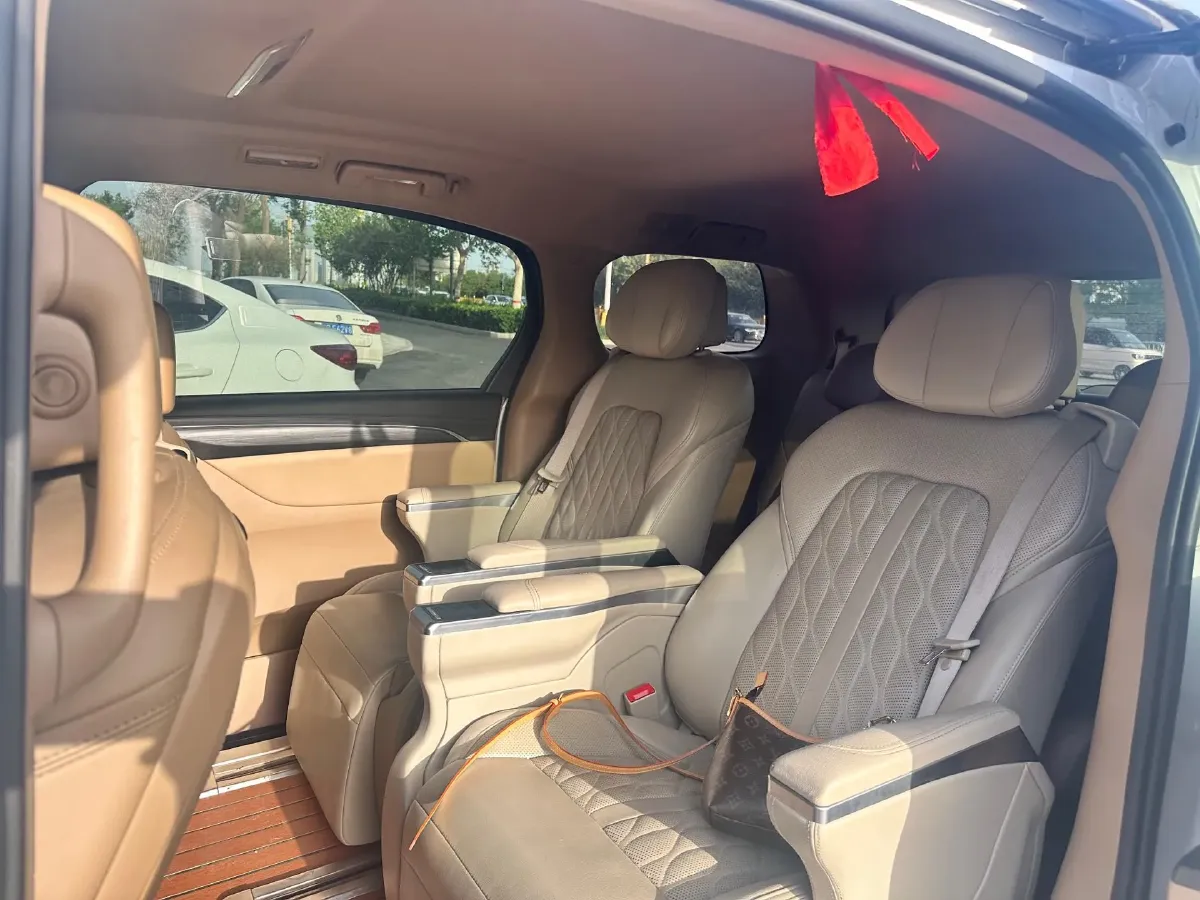 2021 Buick GL8 2.0T 237HP L4 9AT,autocango,china used car exporter,china ev exporter,chinese used car exporter,chinese used ev exporter