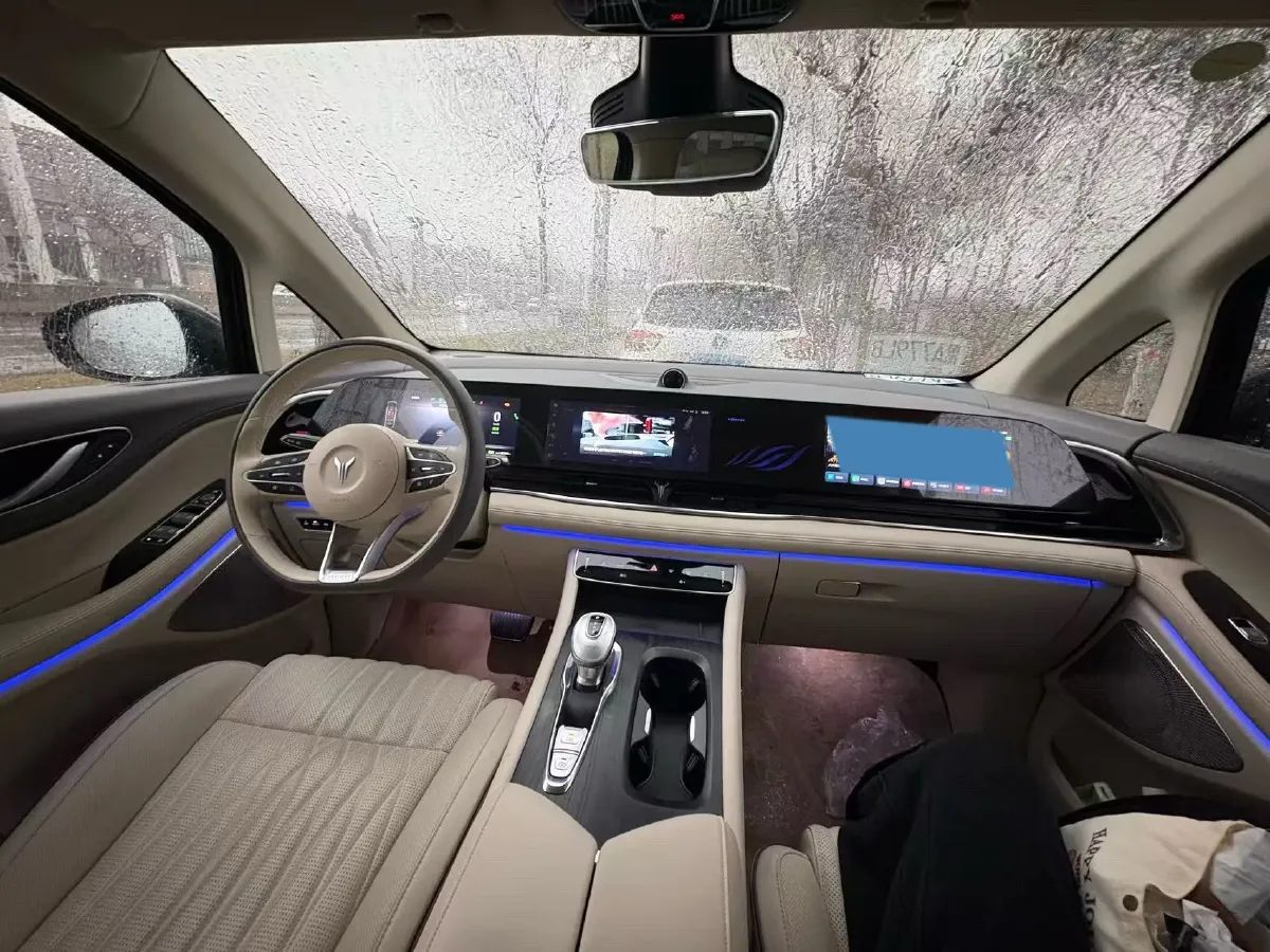 2022 Voyah Dream 1.5T 136HP L4 PHEV 25.57KWH,autocango,china used car exporter,china ev exporter,chinese used car exporter,chinese used ev exporter