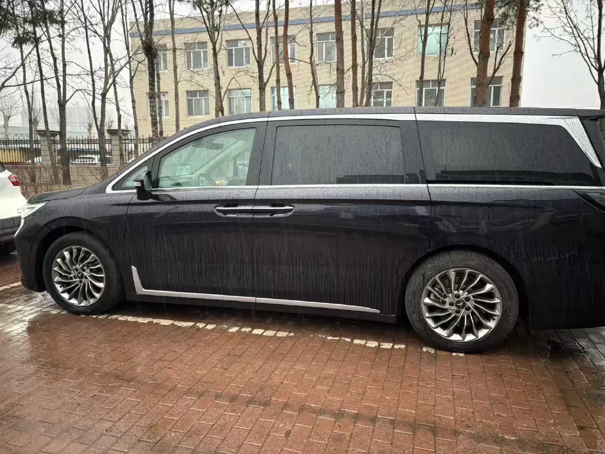 2022 Voyah Dream 1.5T 136HP L4 PHEV 25.57KWH,autocango,china used car exporter,china ev exporter,chinese used car exporter,chinese used ev exporter