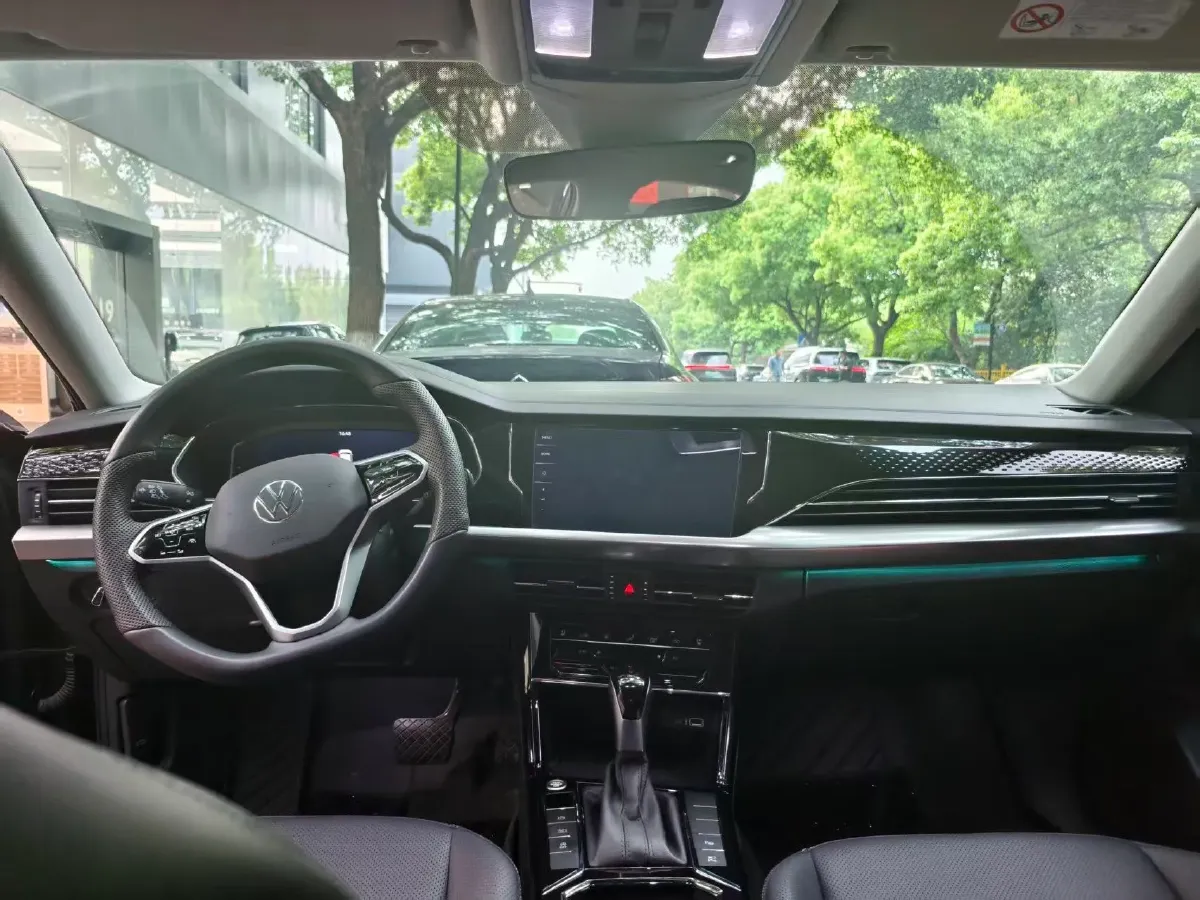 2024 Volkswagen Passat 2.0T 220HP L4 7DCT,autocango,china used car exporter,china ev exporter,chinese used car exporter,chinese used ev exporter