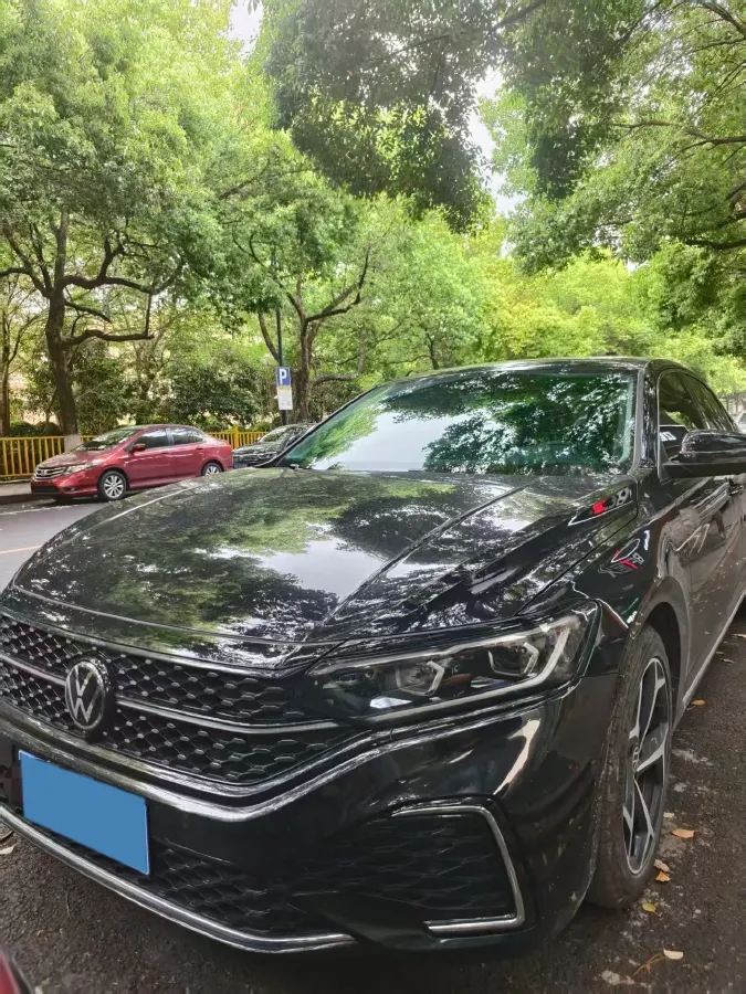 2024 Volkswagen Passat 2.0T 220HP L4 7DCT,autocango,china used car exporter,china ev exporter,chinese used car exporter,chinese used ev exporter