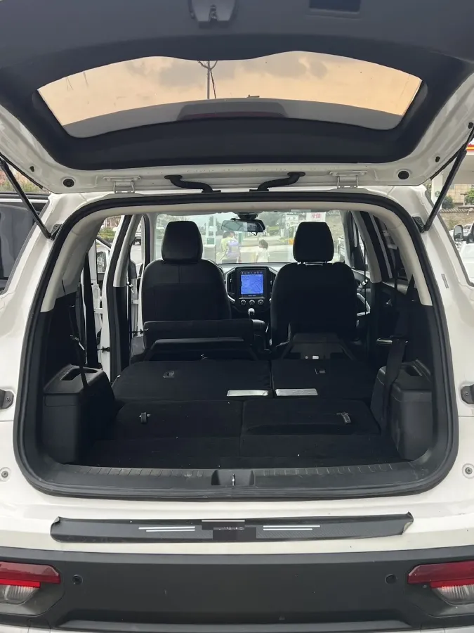 2020 BaoJun 530 1.5T 147HP L4 6MT,autocango,china used car exporter,china ev exporter,chinese used car exporter,chinese used ev exporter