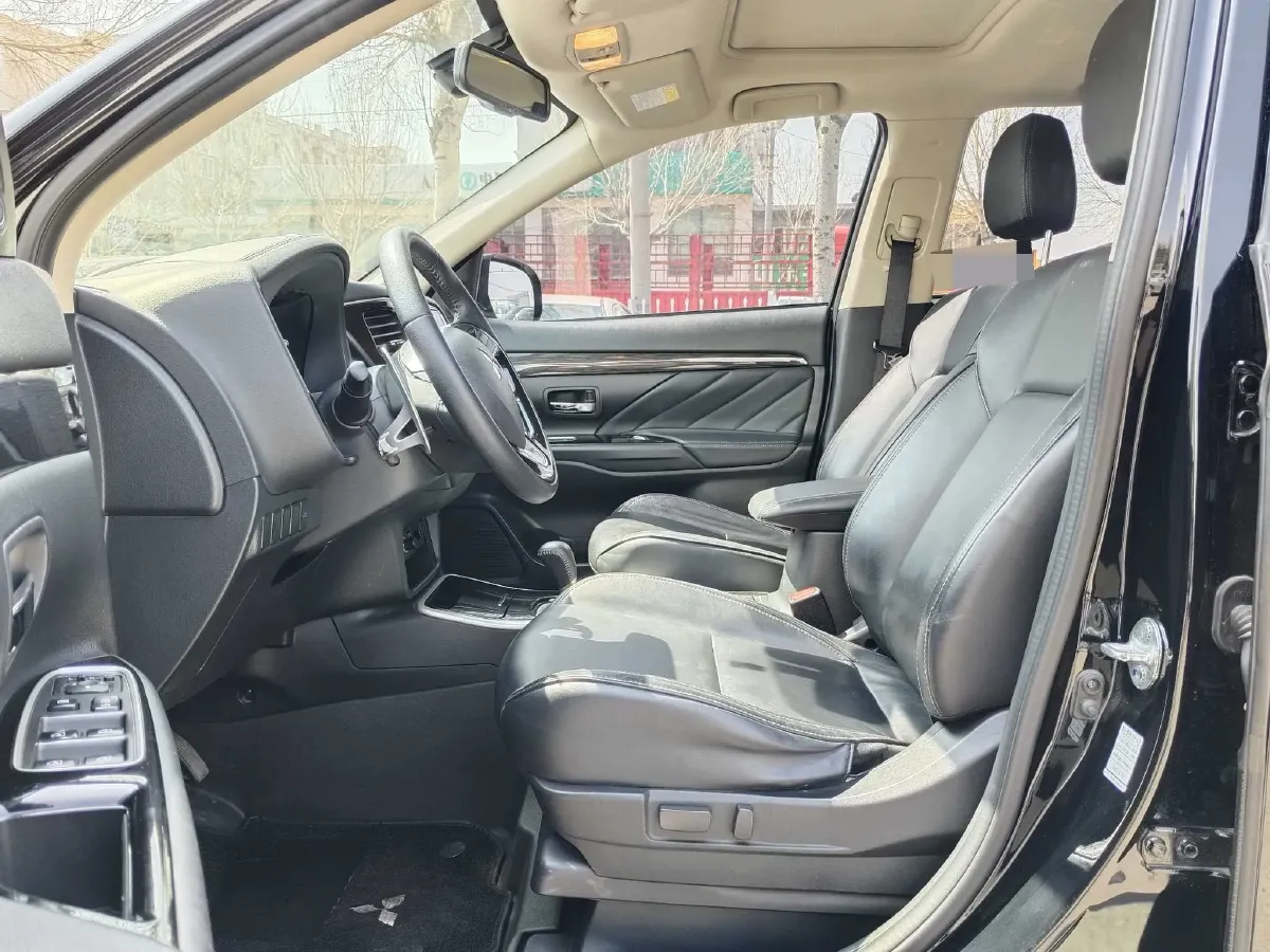 2019 Mitsubishi Outlander 2.4L 192HP L4 CVT,autocango,china used car exporter,china ev exporter,chinese used car exporter,chinese used ev exporter