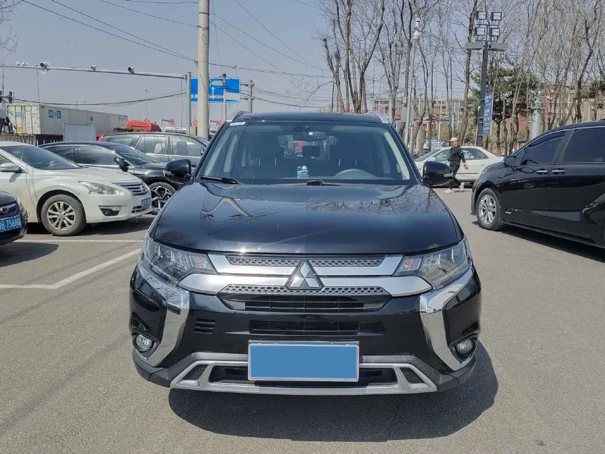 2019 Mitsubishi Outlander 2.4L 192HP L4 CVT,autocango,china used car exporter,china ev exporter,chinese used car exporter,chinese used ev exporter