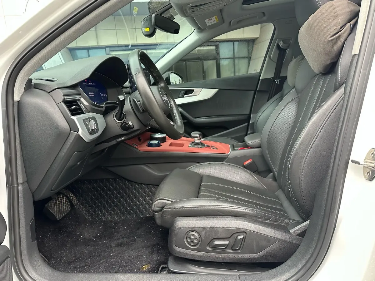 2020 Audi A4L 2.0T 190HP L4 7DCT,autocango,china used car exporter,china ev exporter,chinese used car exporter,chinese used ev exporter