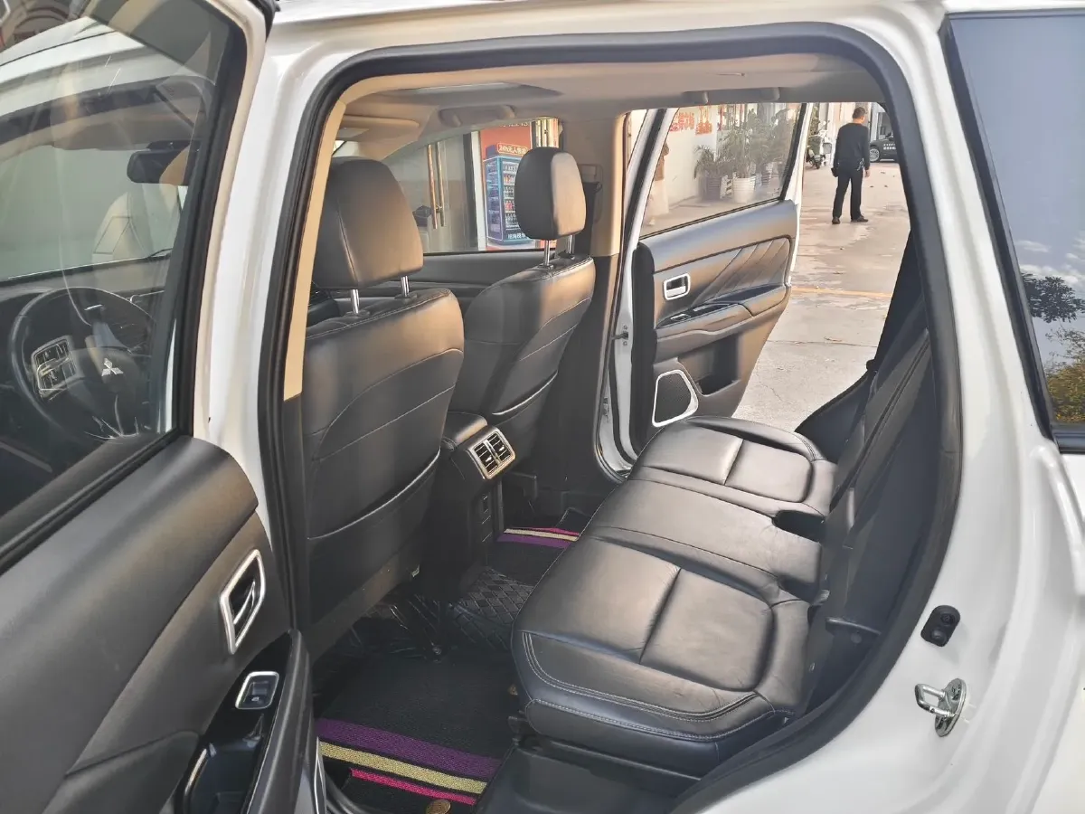 2019 Mitsubishi Outlander 2.0L 166HP L4 CVT,autocango,china used car exporter,china ev exporter,chinese used car exporter,chinese used ev exporter