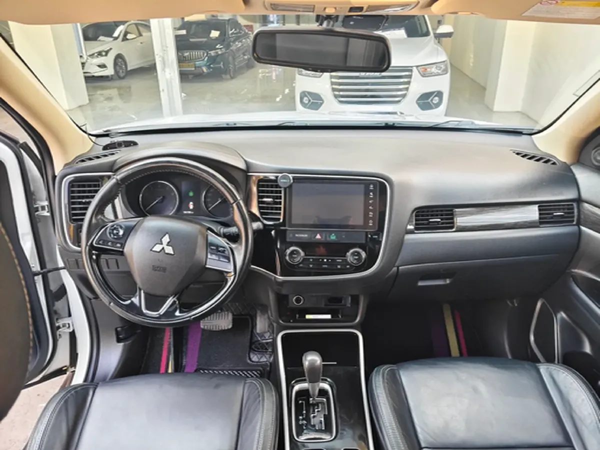 2019 Mitsubishi Outlander 2.0L 166HP L4 CVT,autocango,china used car exporter,china ev exporter,chinese used car exporter,chinese used ev exporter