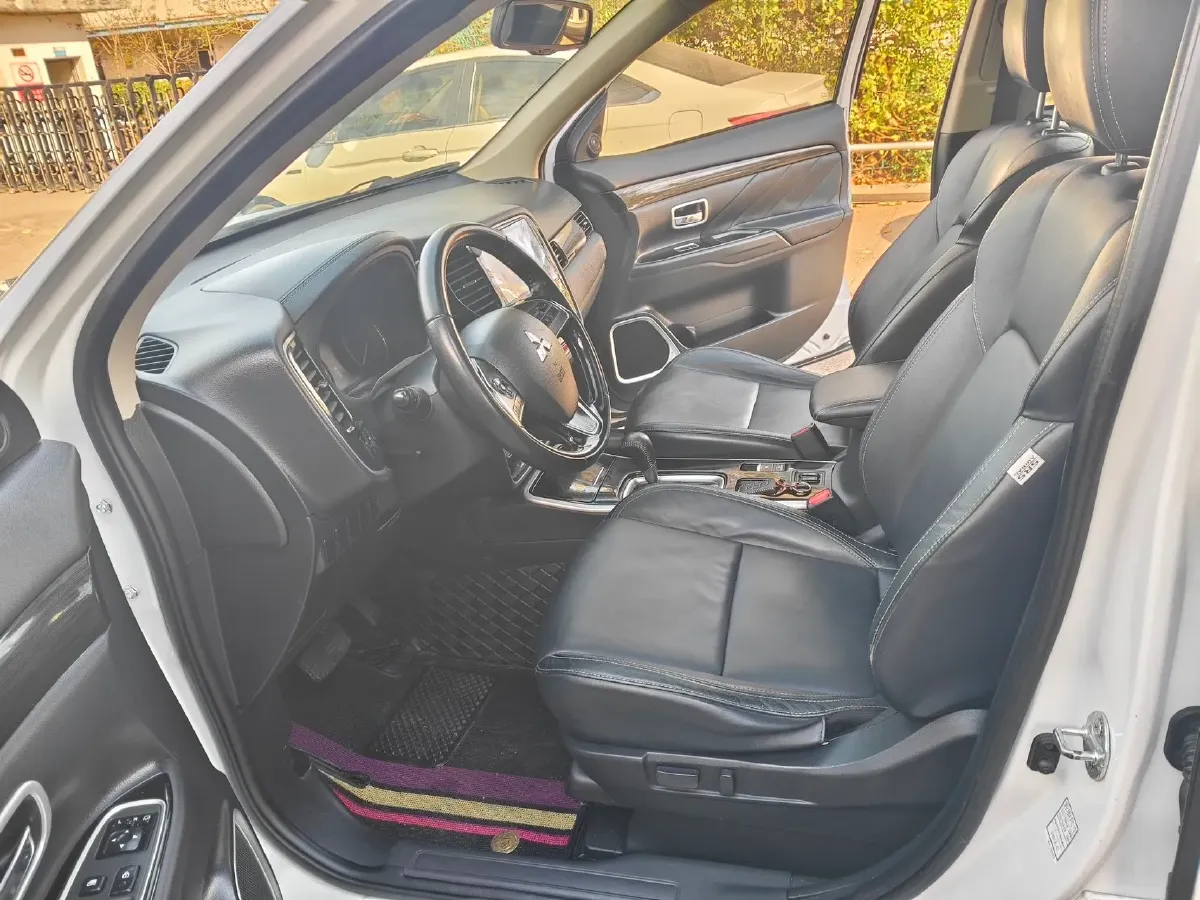 2019 Mitsubishi Outlander 2.0L 166HP L4 CVT,autocango,china used car exporter,china ev exporter,chinese used car exporter,chinese used ev exporter
