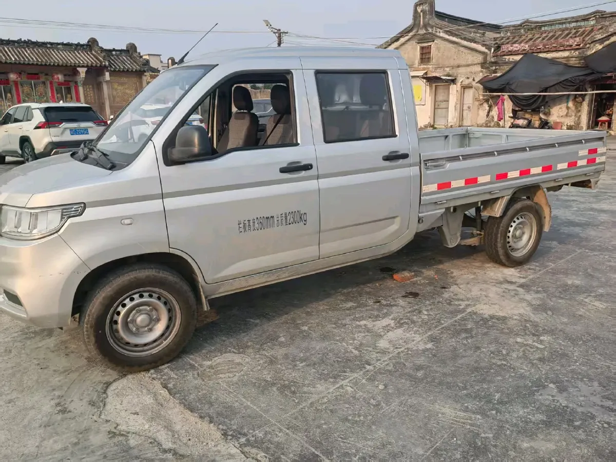 2023 WuLing RongGuang New Truck 1.5L 102HP L4 5MT,autocango,china used car exporter,china ev exporter,chinese used car exporter,chinese used ev exporter