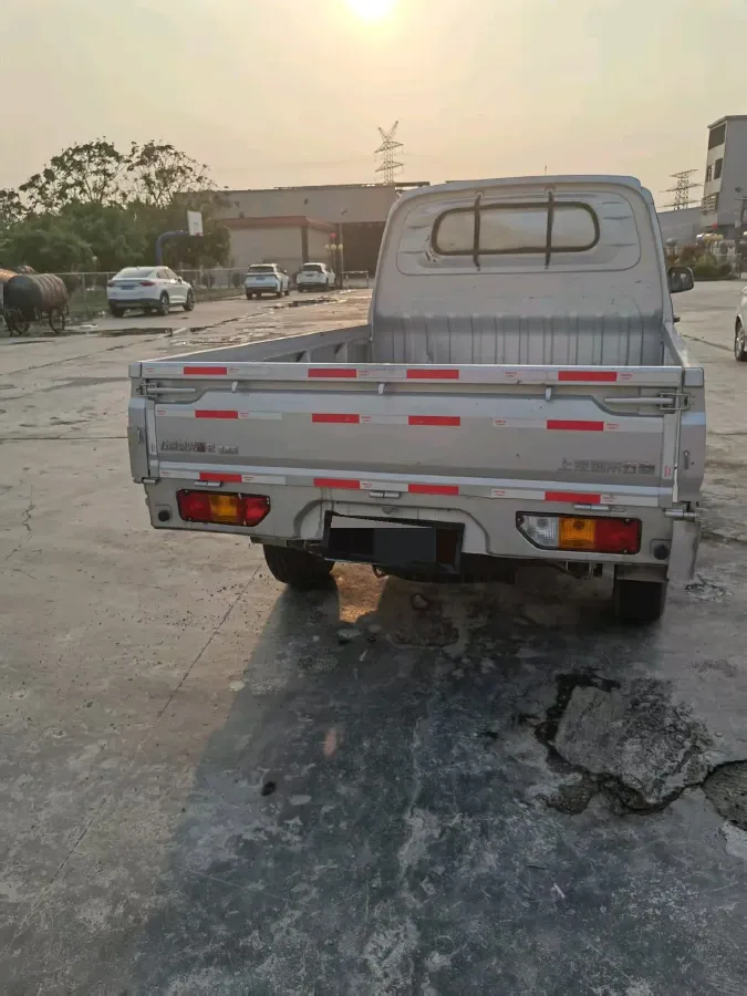 2023 WuLing RongGuang New Truck 1.5L 102HP L4 5MT,autocango,china used car exporter,china ev exporter,chinese used car exporter,chinese used ev exporter