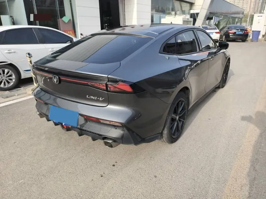 2022 ChangAn UNI-V 1.5T 188HP L4 7DCT,autocango,china used car exporter,china ev exporter,chinese used car exporter,chinese used ev exporter