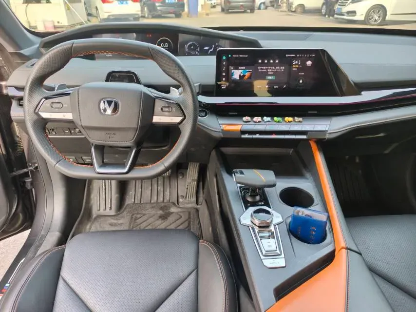 2022 ChangAn UNI-V 1.5T 188HP L4 7DCT,autocango,china used car exporter,china ev exporter,chinese used car exporter,chinese used ev exporter