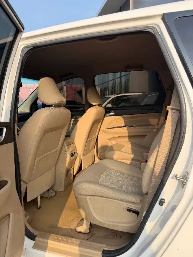 2019 BaoJun 730 1.5L 105HP L4 6MT,autocango,china used car exporter,china ev exporter,chinese used car exporter,chinese used ev exporter
