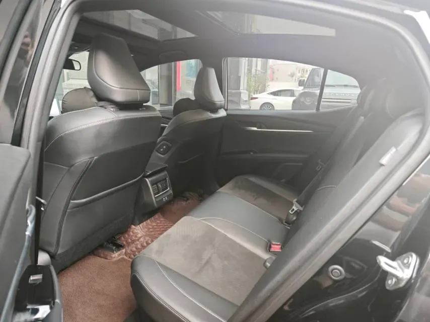 2026 Toyota Camry 2.0L 152HP L4 E-CVT Hybrid,autocango,china used car exporter,china ev exporter,chinese used car exporter,chinese used ev exporter