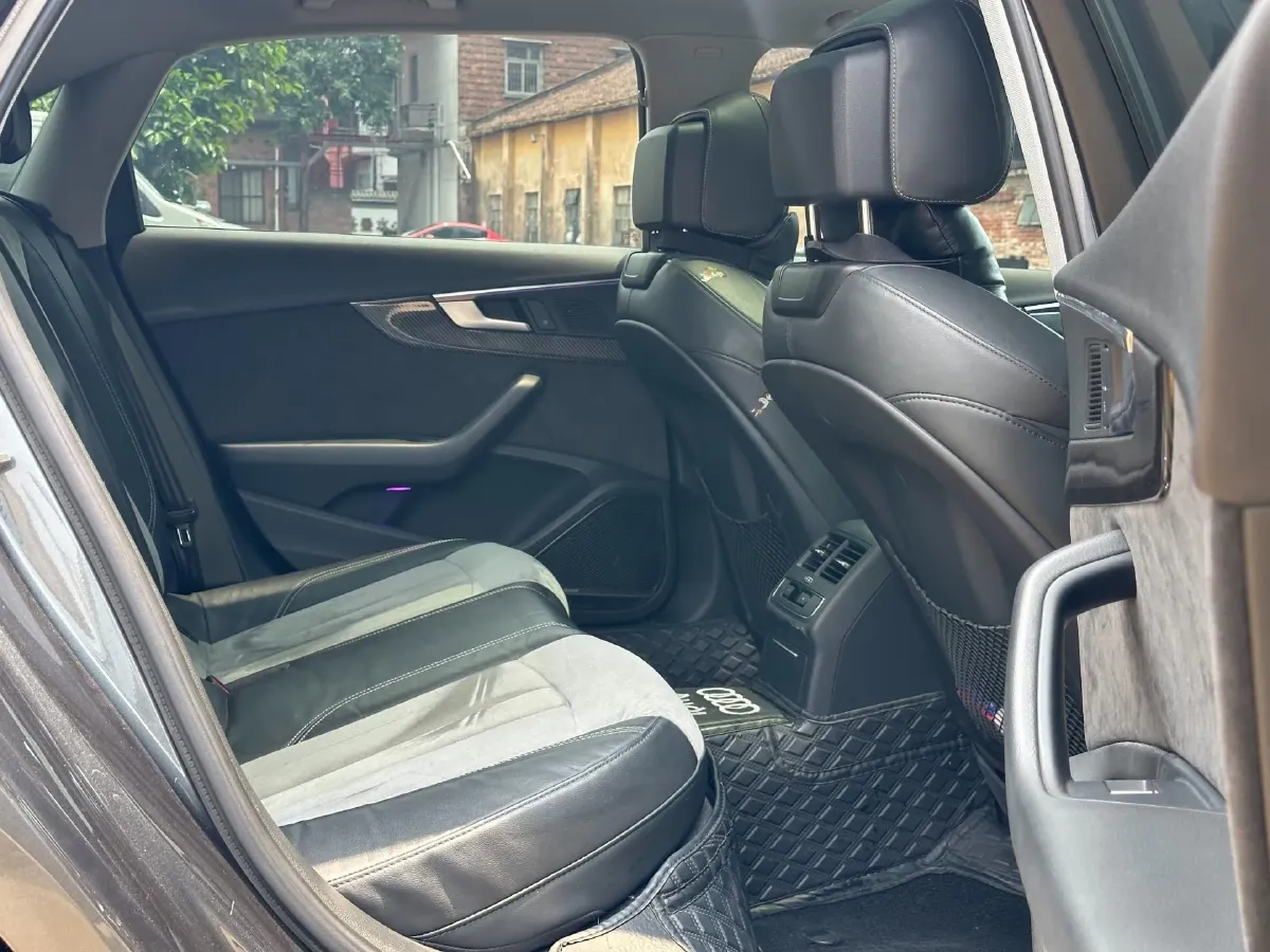 2020 Audi A4L 2.0T 252HP L4 7DCT,autocango,china used car exporter,china ev exporter,chinese used car exporter,chinese used ev exporter