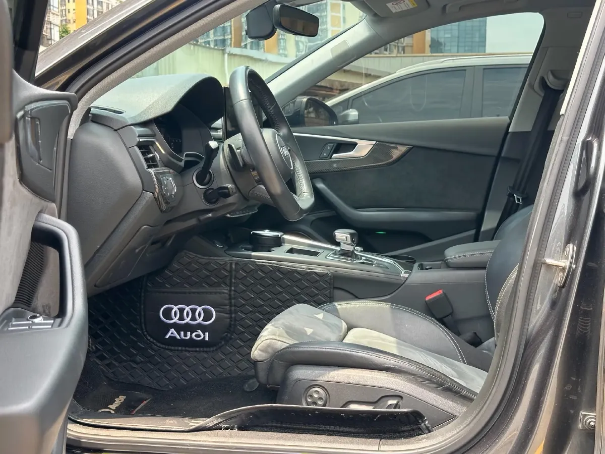 2020 Audi A4L 2.0T 252HP L4 7DCT,autocango,china used car exporter,china ev exporter,chinese used car exporter,chinese used ev exporter