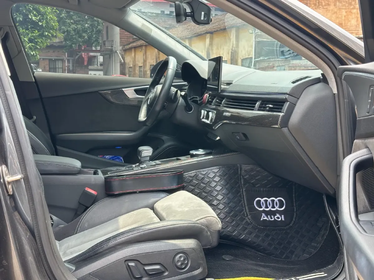 2020 Audi A4L 2.0T 252HP L4 7DCT,autocango,china used car exporter,china ev exporter,chinese used car exporter,chinese used ev exporter