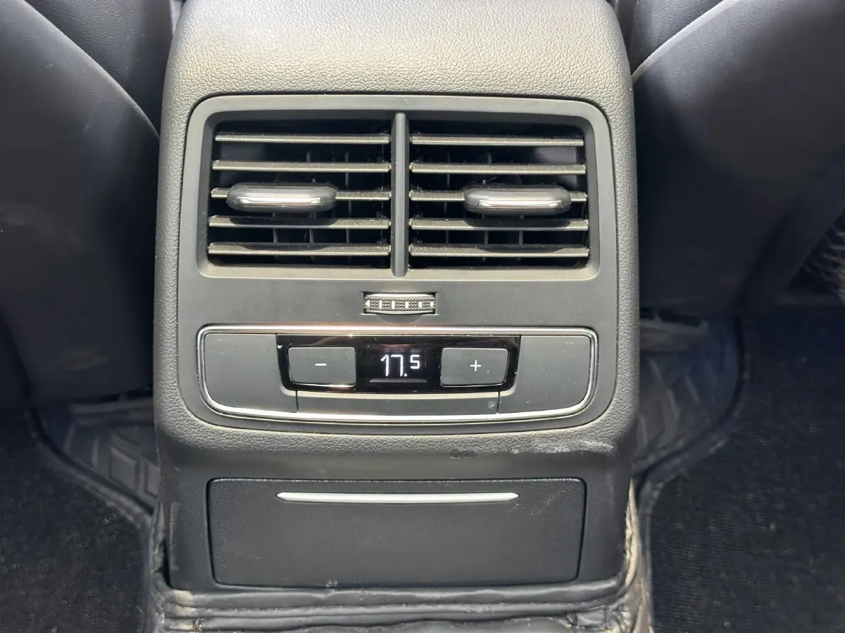 2020 Audi A4L 2.0T 252HP L4 7DCT,autocango,china used car exporter,china ev exporter,chinese used car exporter,chinese used ev exporter