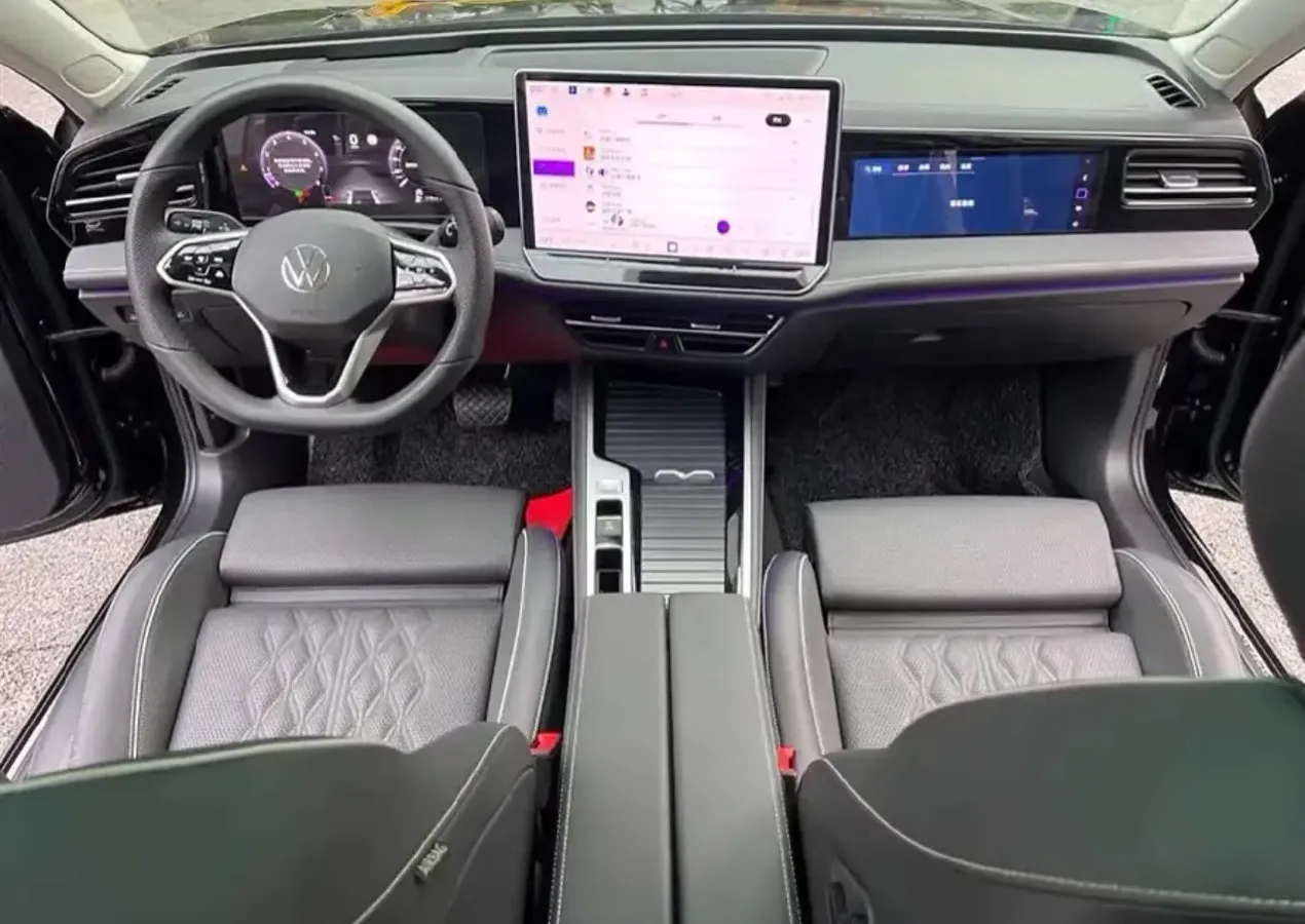 2024 Volkswagen Magotan 2.0T 220HP L4 7DCT,autocango,china used car exporter,china ev exporter,chinese used car exporter,chinese used ev exporter