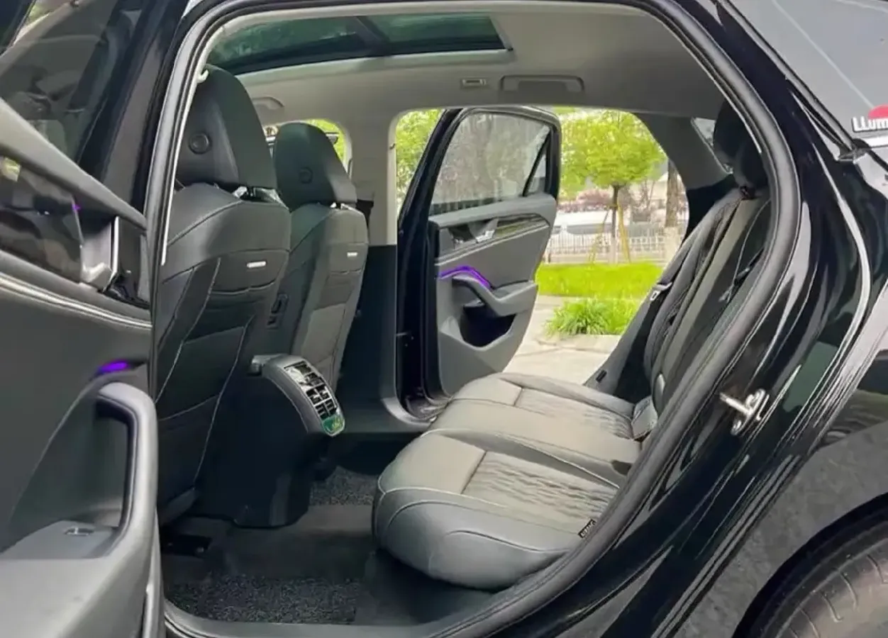 2024 Volkswagen Magotan 2.0T 220HP L4 7DCT,autocango,china used car exporter,china ev exporter,chinese used car exporter,chinese used ev exporter