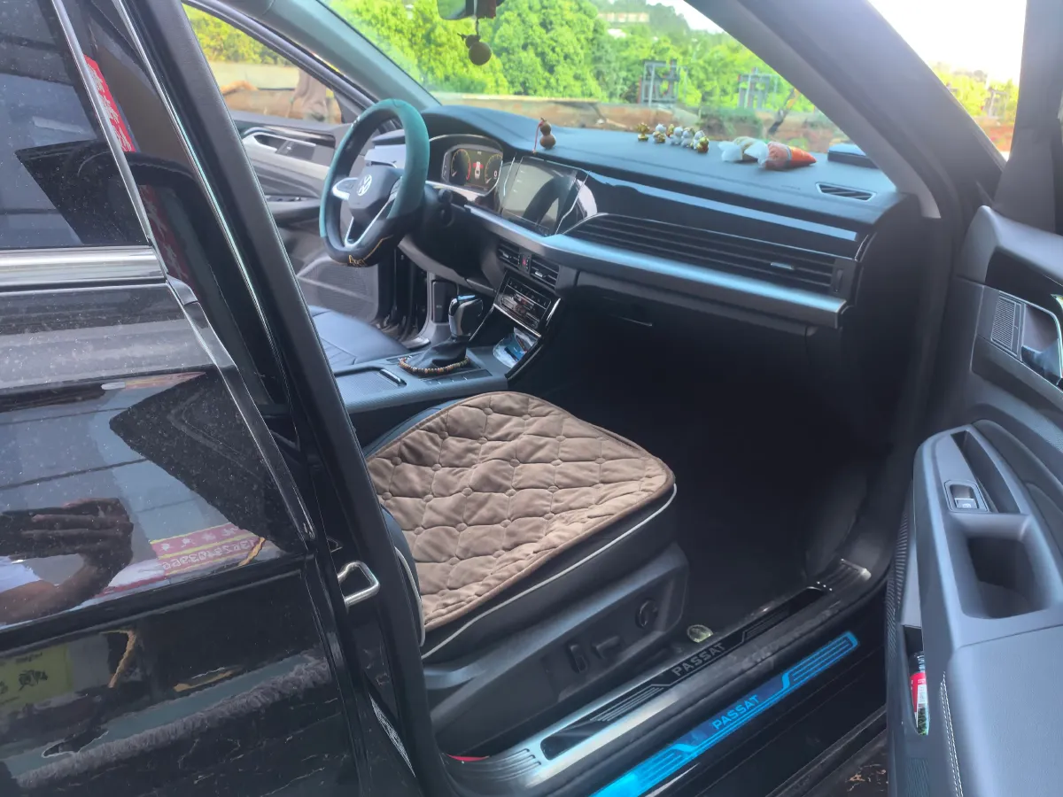 2025 Volkswagen Passat 2.0T 220HP L4 7DCT,autocango,china used car exporter,china ev exporter,chinese used car exporter,chinese used ev exporter