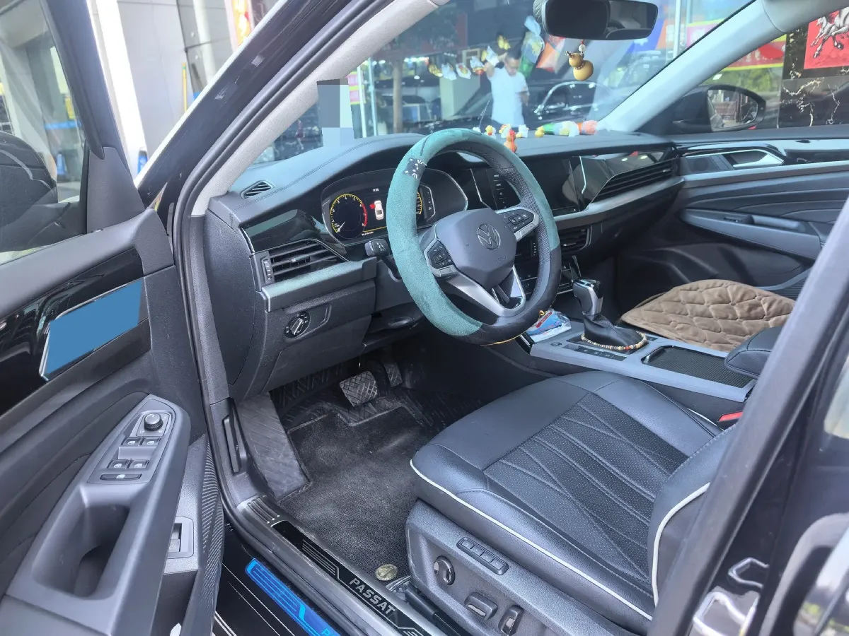 2025 Volkswagen Passat 2.0T 220HP L4 7DCT,autocango,china used car exporter,china ev exporter,chinese used car exporter,chinese used ev exporter