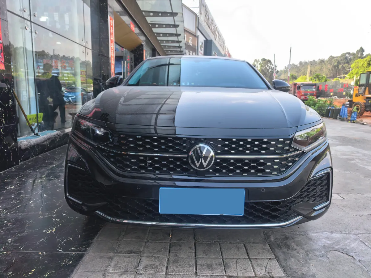 2025 Volkswagen Passat 2.0T 220HP L4 7DCT,autocango,china used car exporter,china ev exporter,chinese used car exporter,chinese used ev exporter