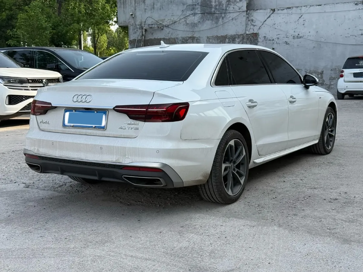 2025 Audi A4L 2.0T 190HP L4 7DCT,autocango,china used car exporter,china ev exporter,chinese used car exporter,chinese used ev exporter