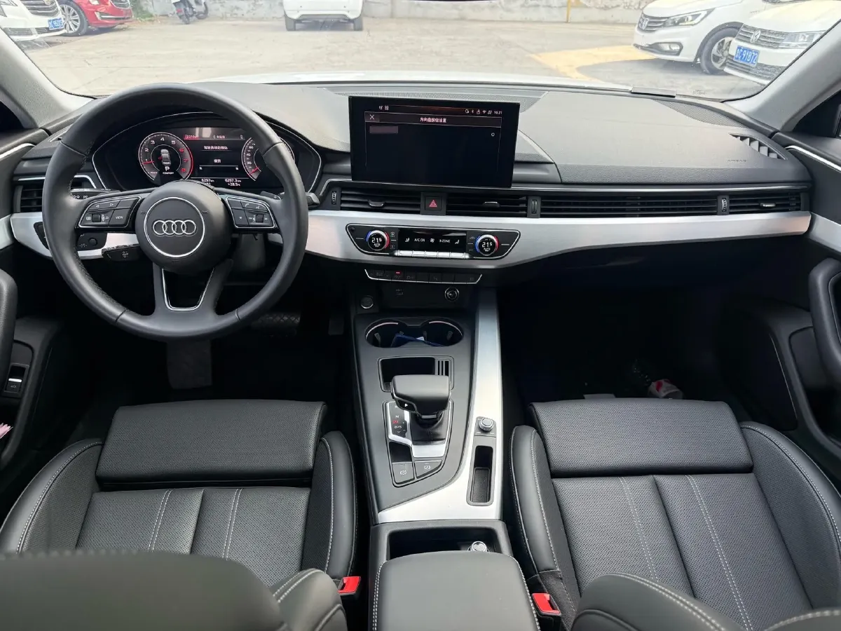 2025 Audi A4L 2.0T 190HP L4 7DCT,autocango,china used car exporter,china ev exporter,chinese used car exporter,chinese used ev exporter