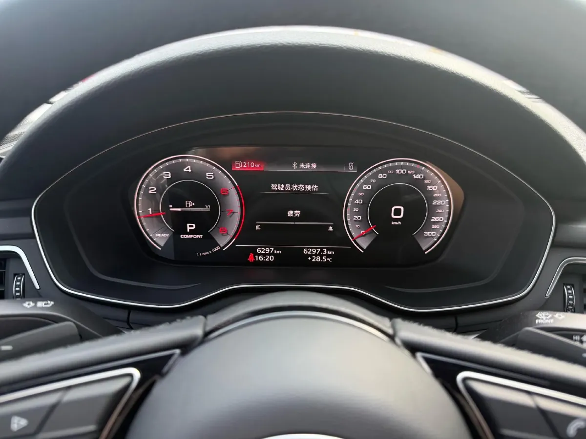 2025 Audi A4L 2.0T 190HP L4 7DCT,autocango,china used car exporter,china ev exporter,chinese used car exporter,chinese used ev exporter