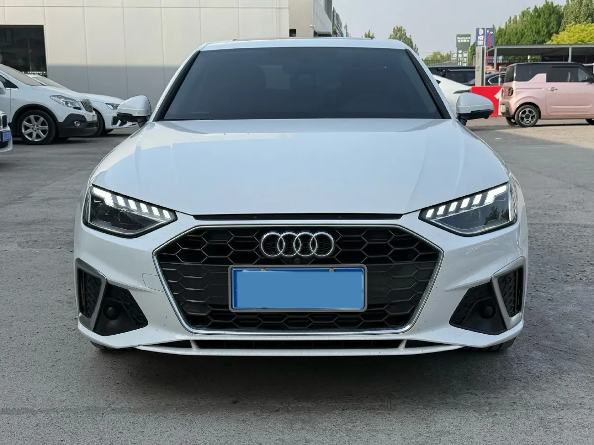 2025 Audi A4L 2.0T 190HP L4 7DCT,autocango,china used car exporter,china ev exporter,chinese used car exporter,chinese used ev exporter