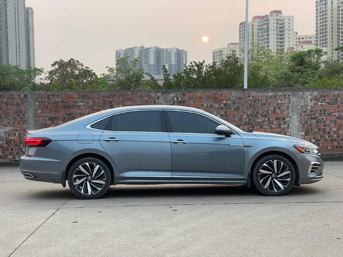 2021 Volkswagen Passat 2.0T 186HP L4 7DCT,autocango,china used car exporter,china ev exporter,chinese used car exporter,chinese used ev exporter
