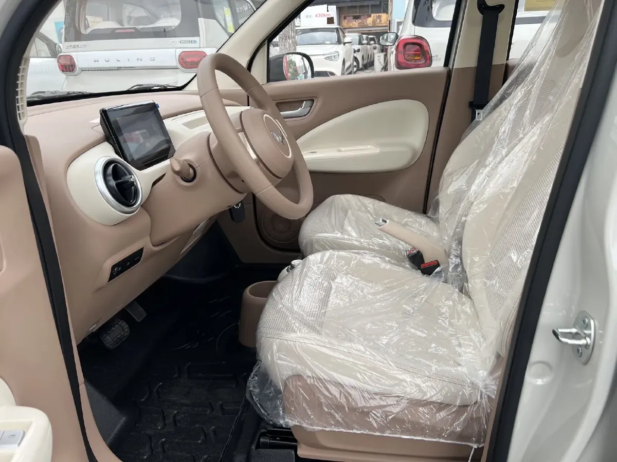 2025 WuLing HongGuang MINI EV BEV 16.2KWH,autocango,china used car exporter,china ev exporter,chinese used car exporter,chinese used ev exporter