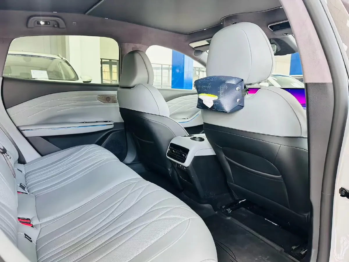 2025 Geely Galaxy E8 BEV 76KWH,autocango,china used car exporter,china ev exporter,chinese used car exporter,chinese used ev exporter