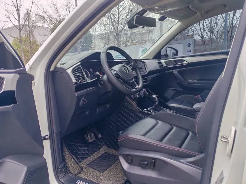 2019 Jeep Cherokee 2.0T 234HP L4 9AT,autocango,china used car exporter,china ev exporter,chinese used car exporter,chinese used ev exporter