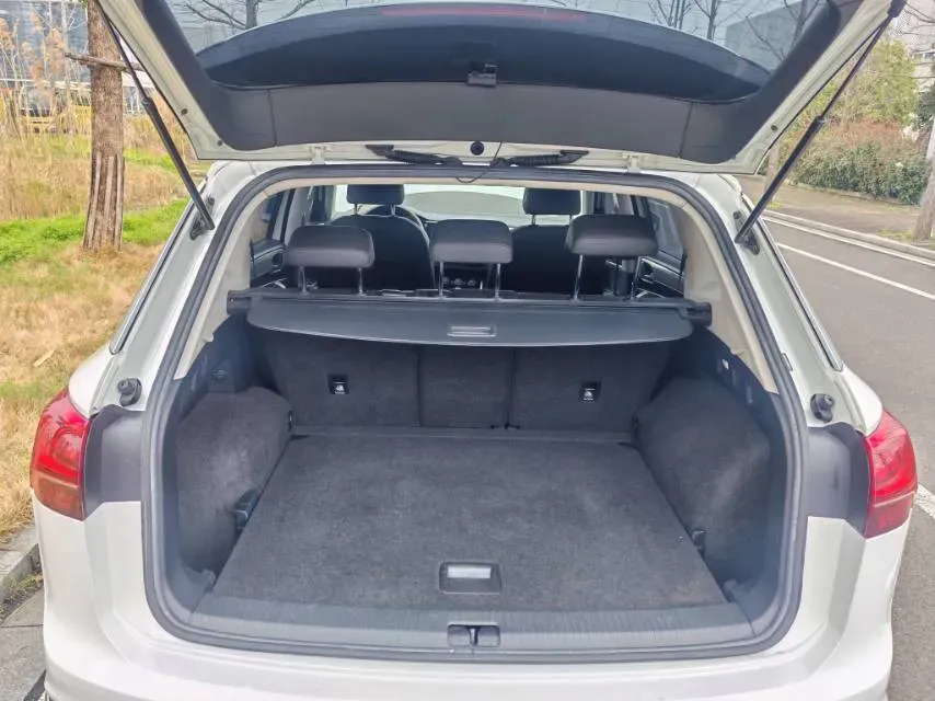 2019 Jeep Cherokee 2.0T 234HP L4 9AT,autocango,china used car exporter,china ev exporter,chinese used car exporter,chinese used ev exporter