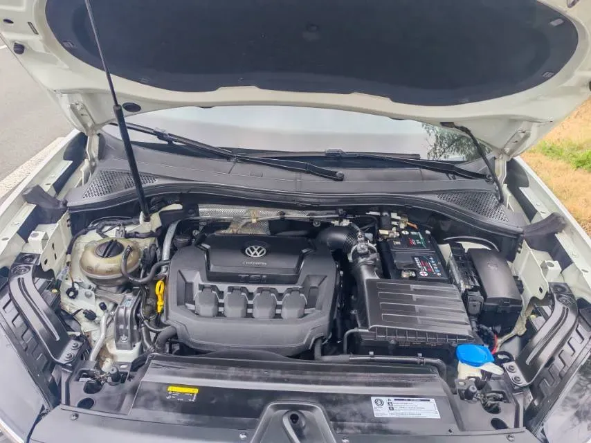 2019 Jeep Cherokee 2.0T 234HP L4 9AT,autocango,china used car exporter,china ev exporter,chinese used car exporter,chinese used ev exporter