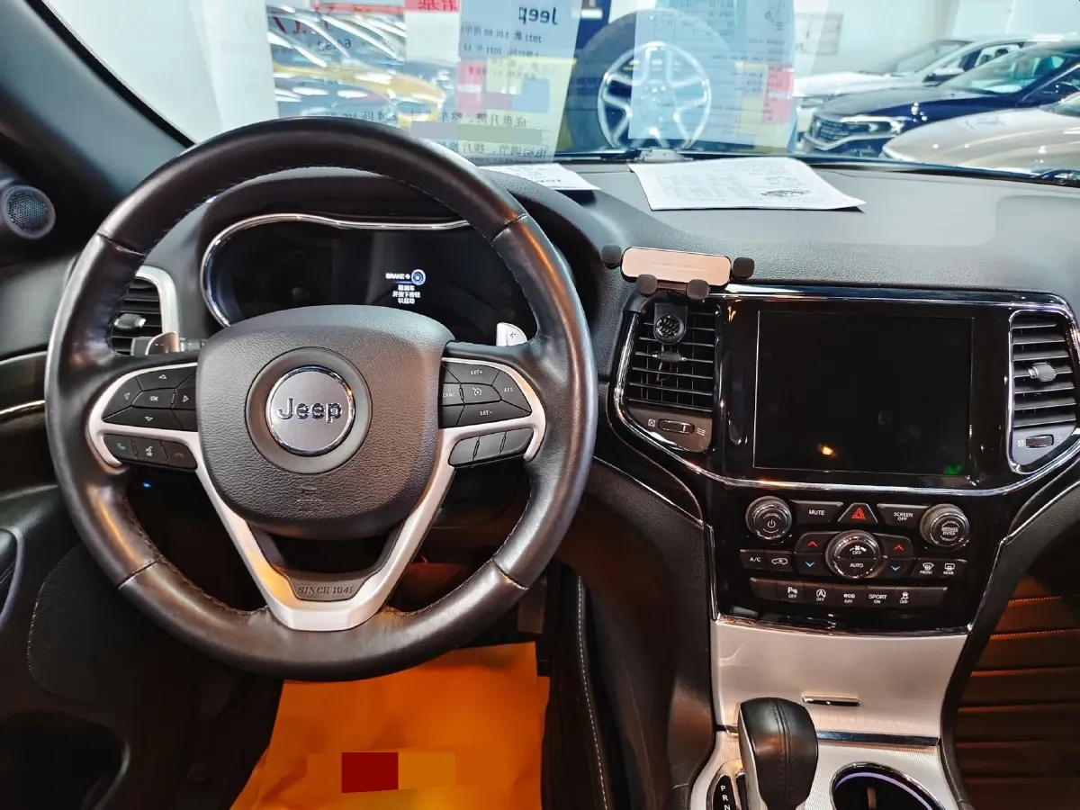 2021 Jeep Grand Cherokee 3.0L 234HP V6 8AT,autocango,china used car exporter,china ev exporter,chinese used car exporter,chinese used ev exporter