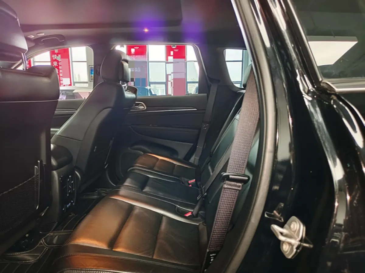 2021 Jeep Grand Cherokee 3.0L 234HP V6 8AT,autocango,china used car exporter,china ev exporter,chinese used car exporter,chinese used ev exporter