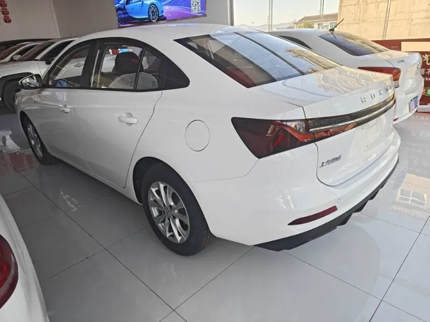2023 Roewe i5 1.5L 129HP L4 5MT,autocango,china used car exporter,china ev exporter,chinese used car exporter,chinese used ev exporter