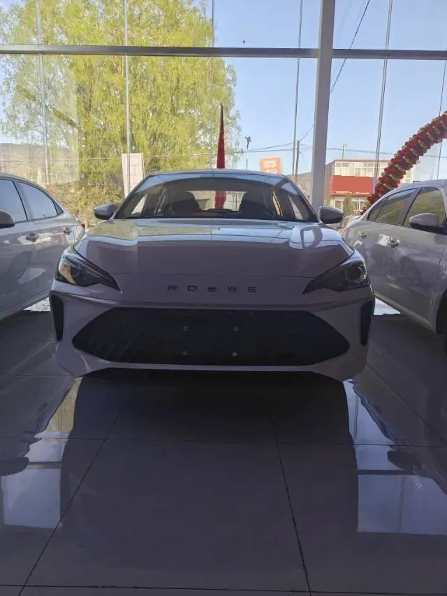 2023 Roewe i5 1.5L 129HP L4 5MT,autocango,china used car exporter,china ev exporter,chinese used car exporter,chinese used ev exporter