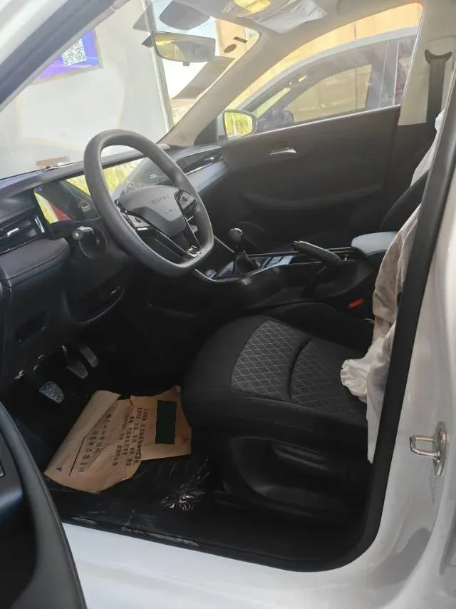 2023 Roewe i5 1.5L 129HP L4 5MT,autocango,china used car exporter,china ev exporter,chinese used car exporter,chinese used ev exporter