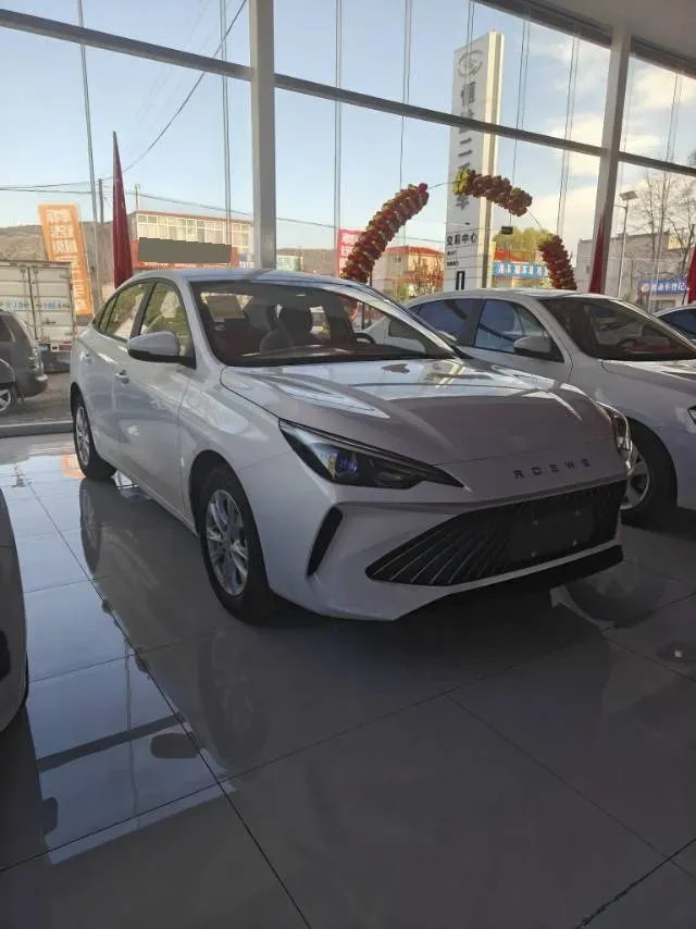 2023 Roewe i5 1.5L 129HP L4 5MT,autocango,china used car exporter,china ev exporter,chinese used car exporter,chinese used ev exporter