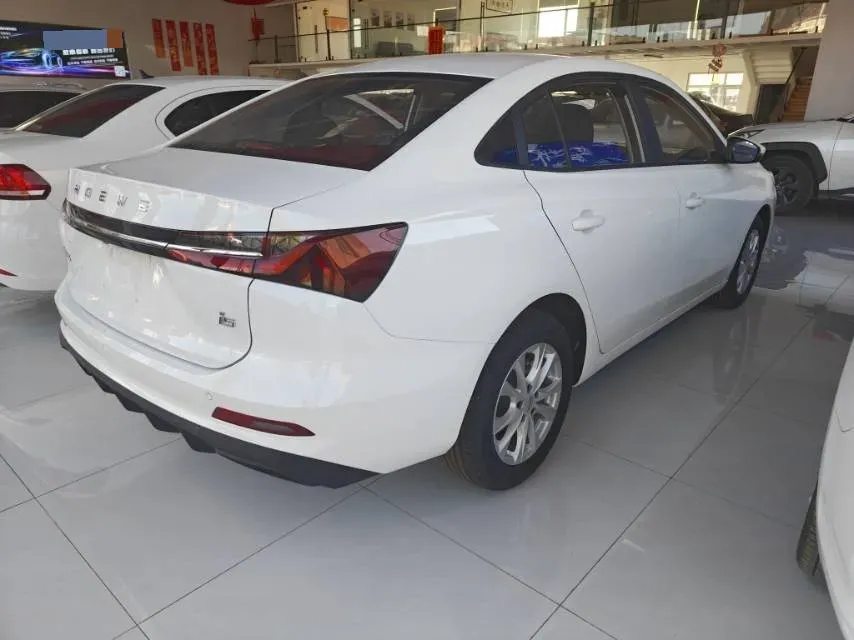 2023 Roewe i5 1.5L 129HP L4 5MT,autocango,china used car exporter,china ev exporter,chinese used car exporter,chinese used ev exporter