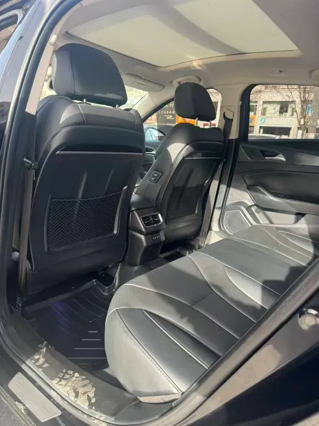 2022 HongQi H5 1.8T 197HP L4 6AT,autocango,china used car exporter,china ev exporter,chinese used car exporter,chinese used ev exporter