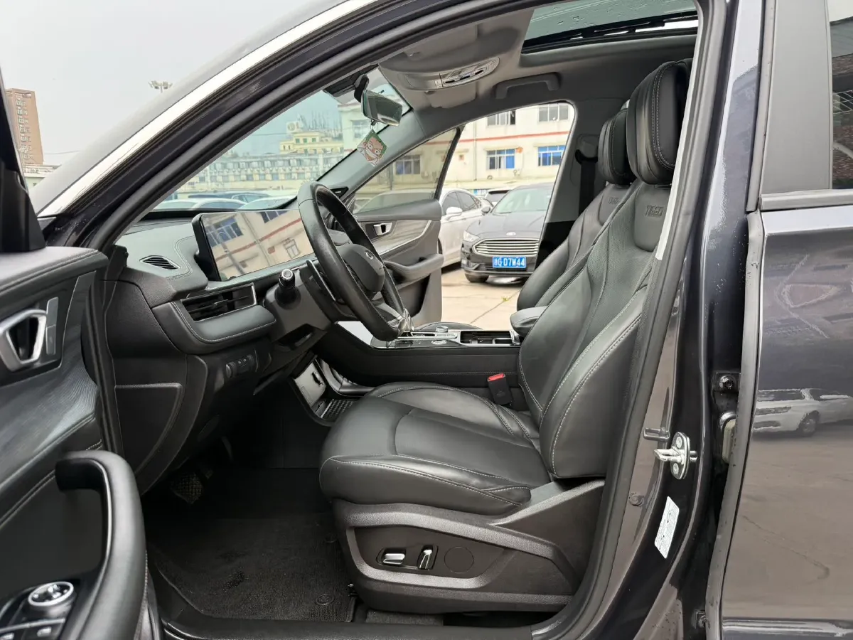 2022 Chery Tiggo 8 Plus 1.6T 197HP L4 7DCT,autocango,china used car exporter,china ev exporter,chinese used car exporter,chinese used ev exporter