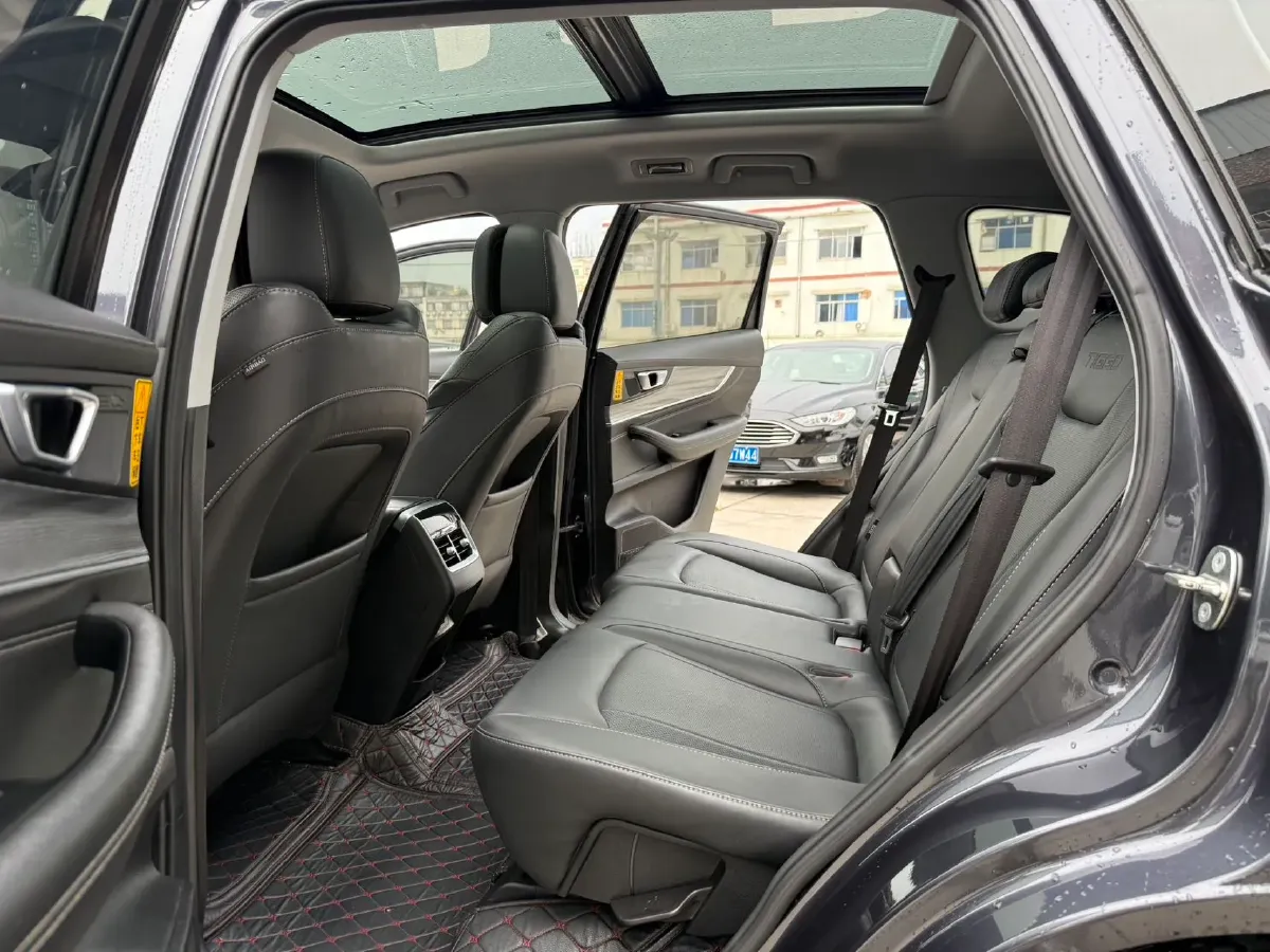 2022 Chery Tiggo 8 Plus 1.6T 197HP L4 7DCT,autocango,china used car exporter,china ev exporter,chinese used car exporter,chinese used ev exporter